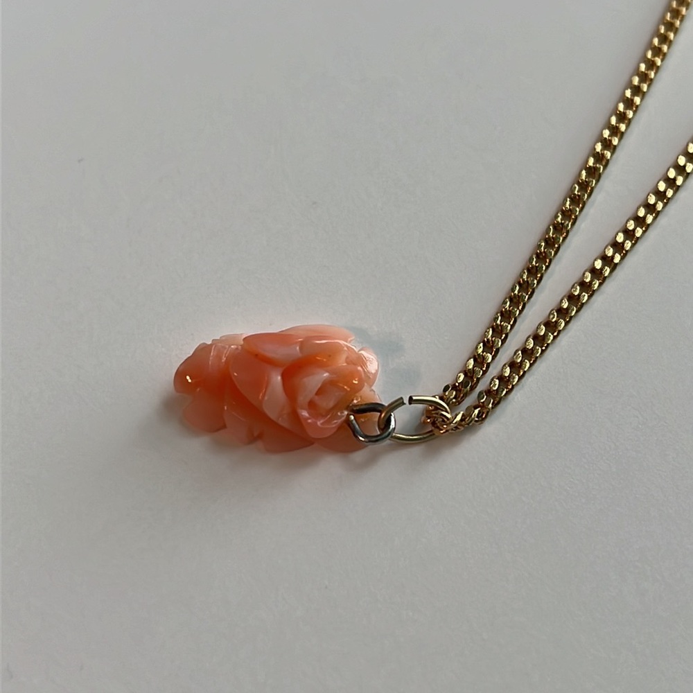 Carved coral rose flower pendant gold chain vintage 18” necklace floral dainty - Picture 6 of 8